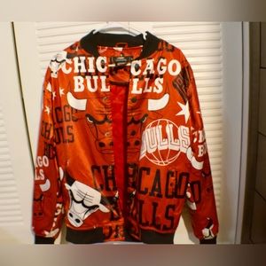 Chicago Bulls look with this Pro Standard full-snap jacket